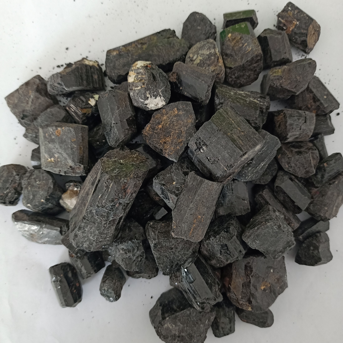 單晶體電氣石原礦，晶體電氣石